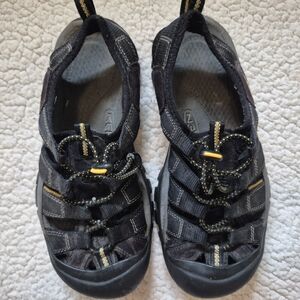 Keen Mens Black Water Shoes with Yellow Accents